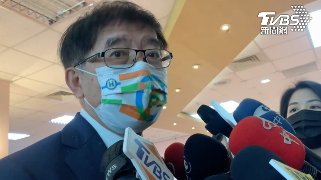 被問及和嫩妹十指緊扣李伯璋表示「人跟人之間的互動是看自己怎麼體會」。(圖/TVBS)