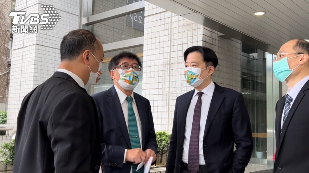 李伯璋今(7)日早上出席健保署與臺大醫院簽署合作備忘錄記者會,並沒有因為遭到爆料取消行程。(圖/TVBS)