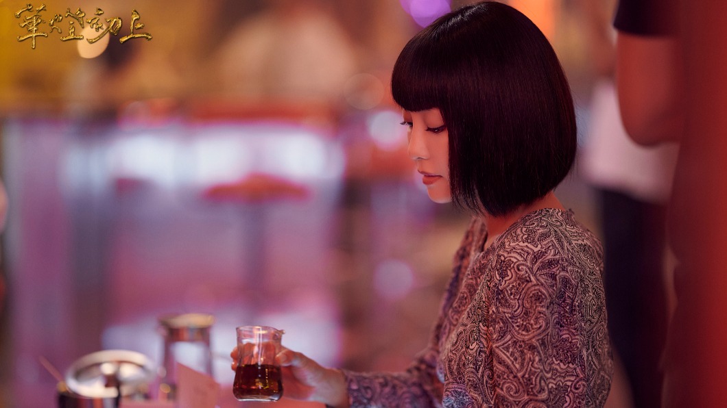 謝欣穎(飾百合)和王柏傑(飾亨利)在劇中有不少對手戲。(圖/翻攝自華燈初上臉書)