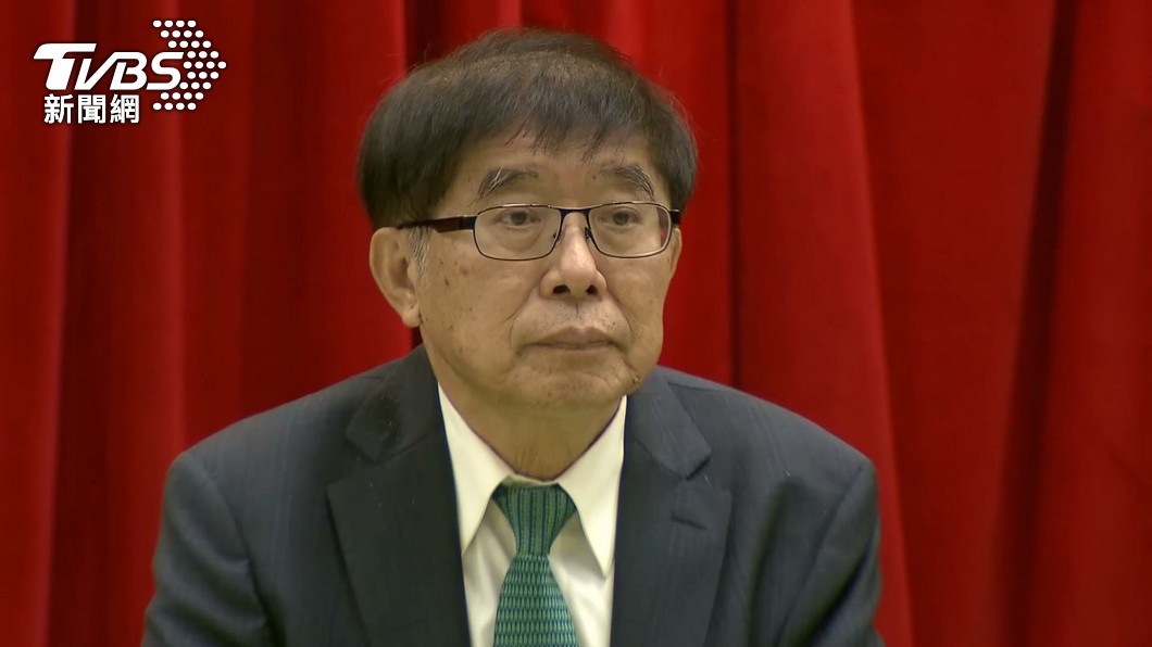 十指緊扣漫遊! 李伯璋承認:對乾女兒有感覺