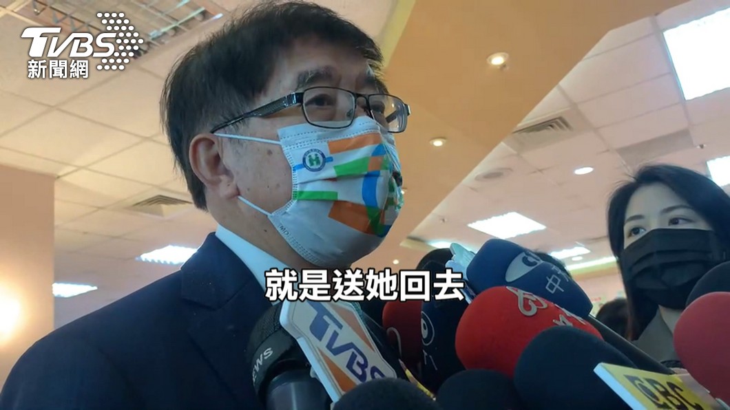李伯璋昨日親上火線澄清,對方只是自己的乾女兒。(圖/TVBS)