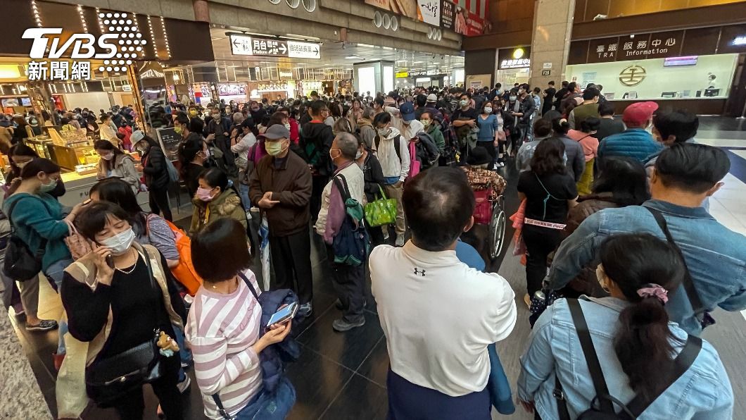 單日逾2千人接種莫德納疫苗 北車緊急加開施打站