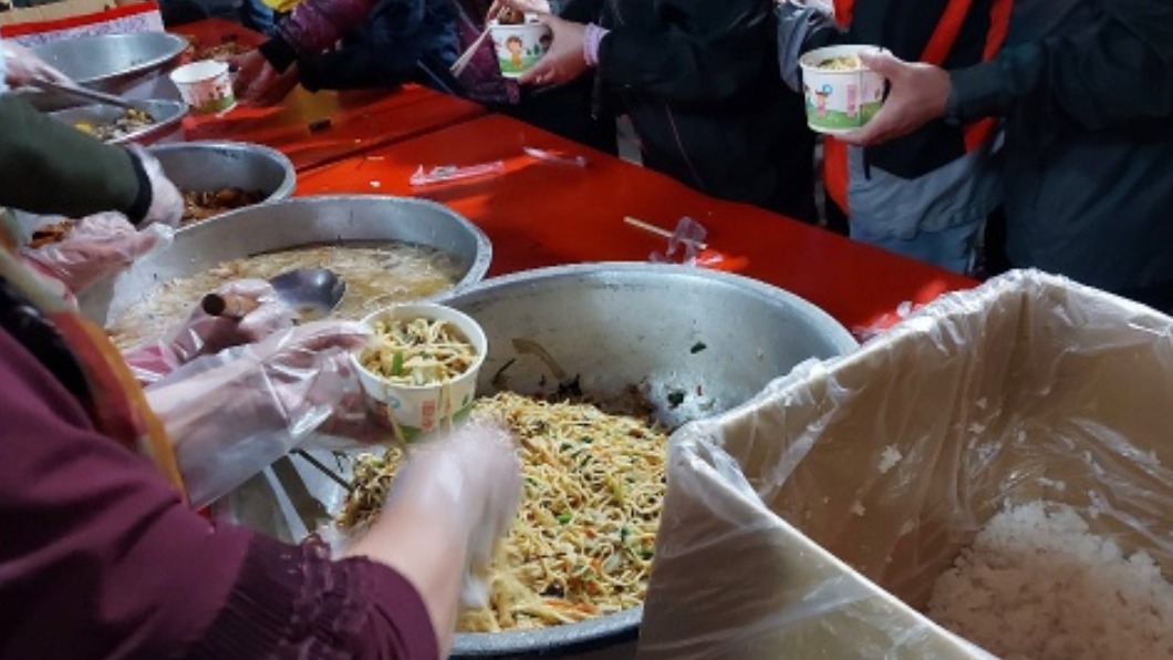 炒米粉出事！顏寬恒「冬瓜餐」改菜色　他秀2物：太慘淡