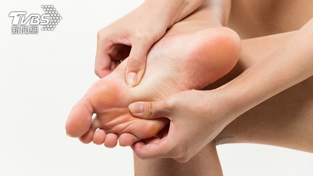 腳底有黑痣可能是黑色素細胞瘤。（示意圖／Shutterstock達志影像）
