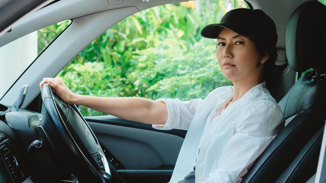 驚!天后轉行開計程車+跑外送 照片曝光…孫燕姿認了