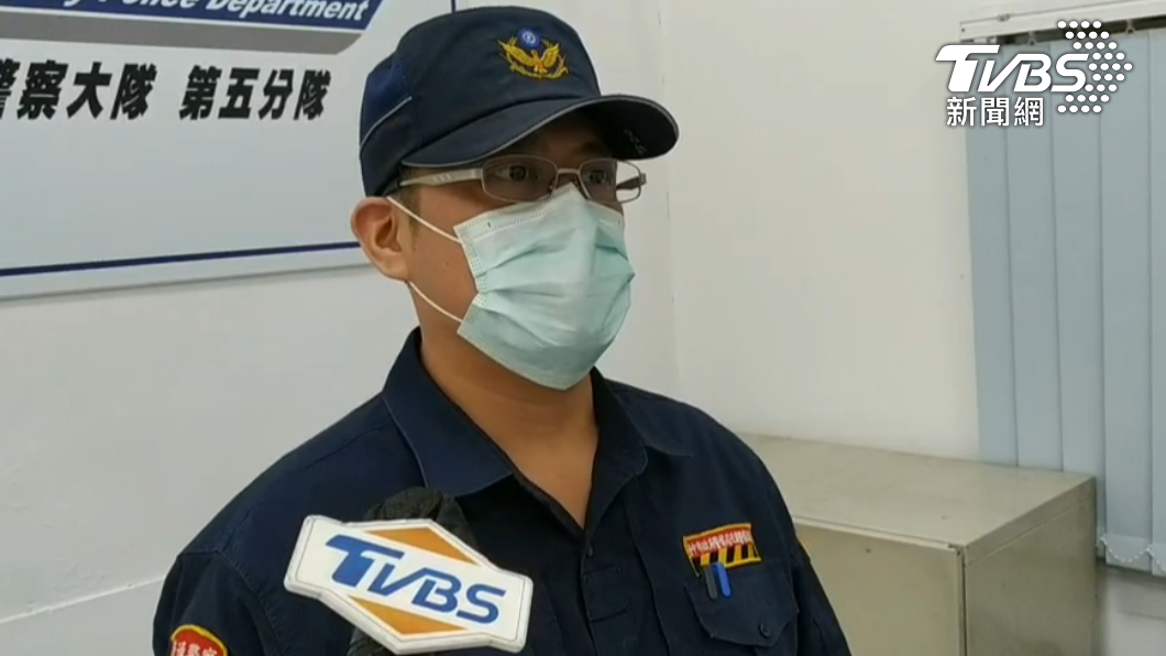 交通分隊小隊長吳俊儒說明案情。(圖/警方提供)