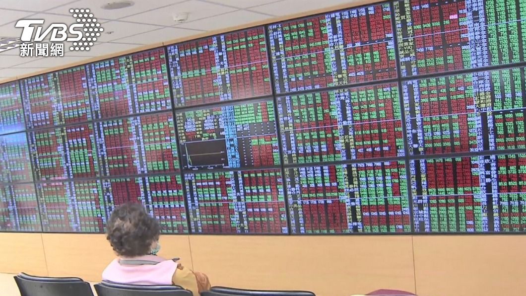 金融航運穩健 台股早盤漲逾60點站上15900點