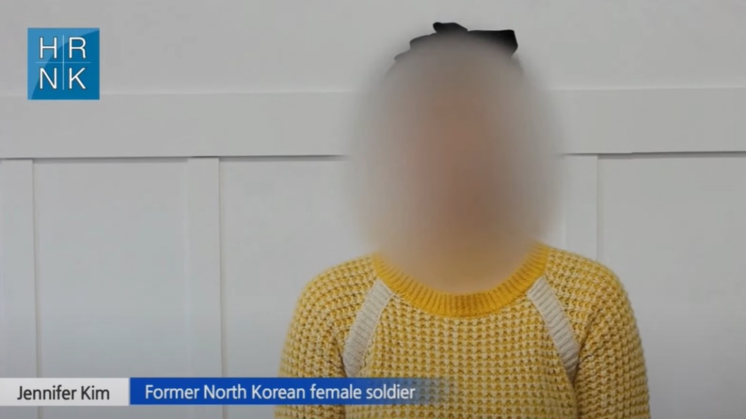 脫北者珍妮佛金公開自己過去在北韓軍隊中的受害經歷。（圖／翻攝自The Committee for Human Rights in North Korea YouTube）