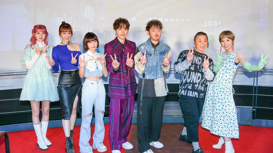 木曜四超玩與Lulu成為「臺北最High新年城-2022跨年晚會」主持人。(圖/臺北市府提供)