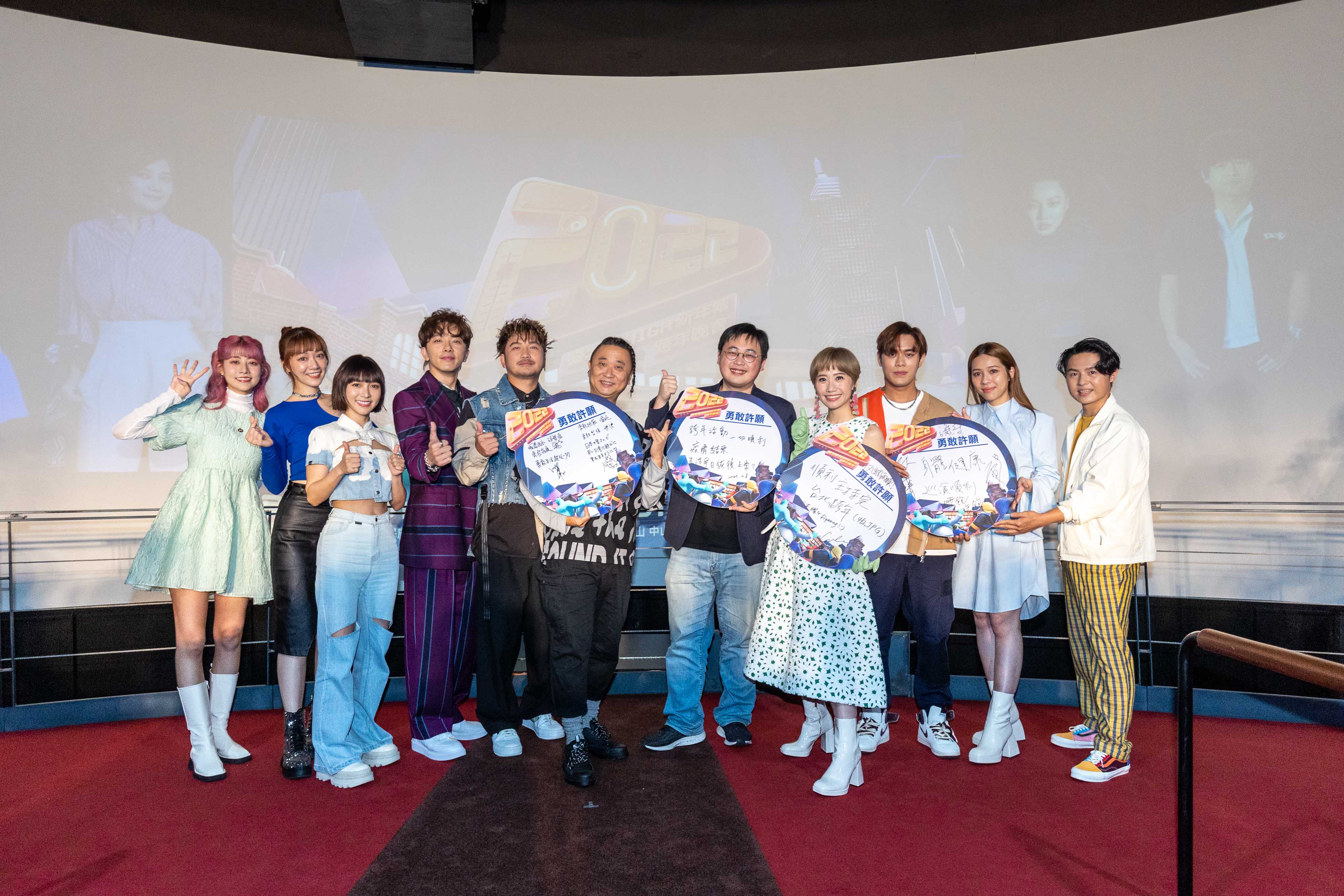 木曜四超玩、北市觀傳局長劉奕霆、Lulu黃路梓茵、告五人今出席跨年記者會。(圖/臺北市府提供)