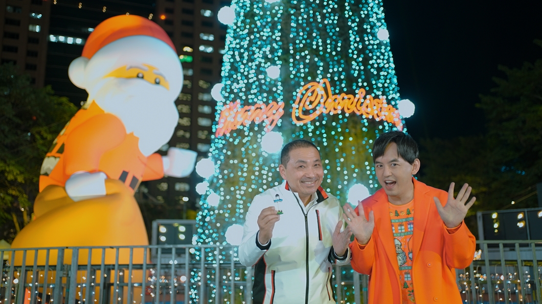 侯友宜與黃子佼合體拍攝新北歡樂耶誕城廣告。(圖/新北市政府提供)