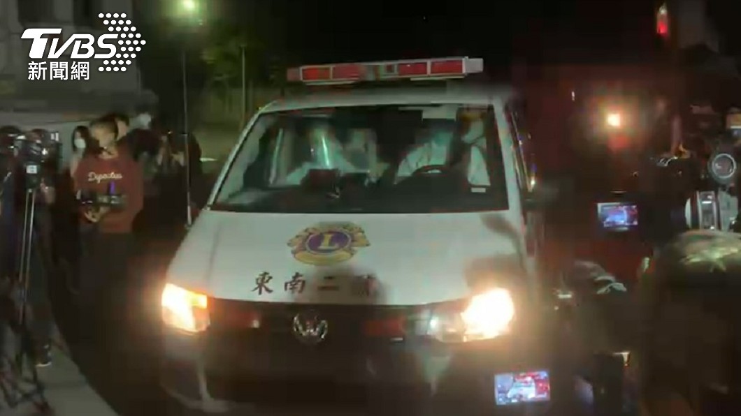 救護車進入機場管制區。(圖/TVBS)