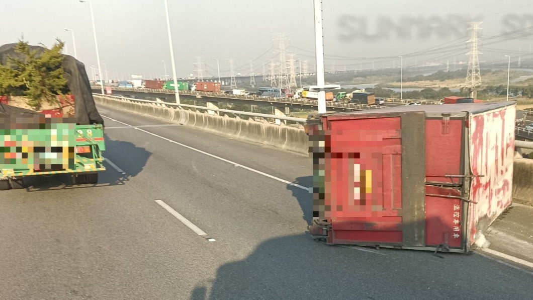 國3彰化段塞爆!3車追撞完 1公里外又有貨車翻覆