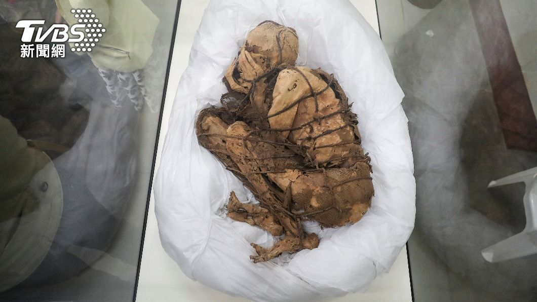 這具木乃伊初判至少有800年歷史。(圖/達志影像路透社)