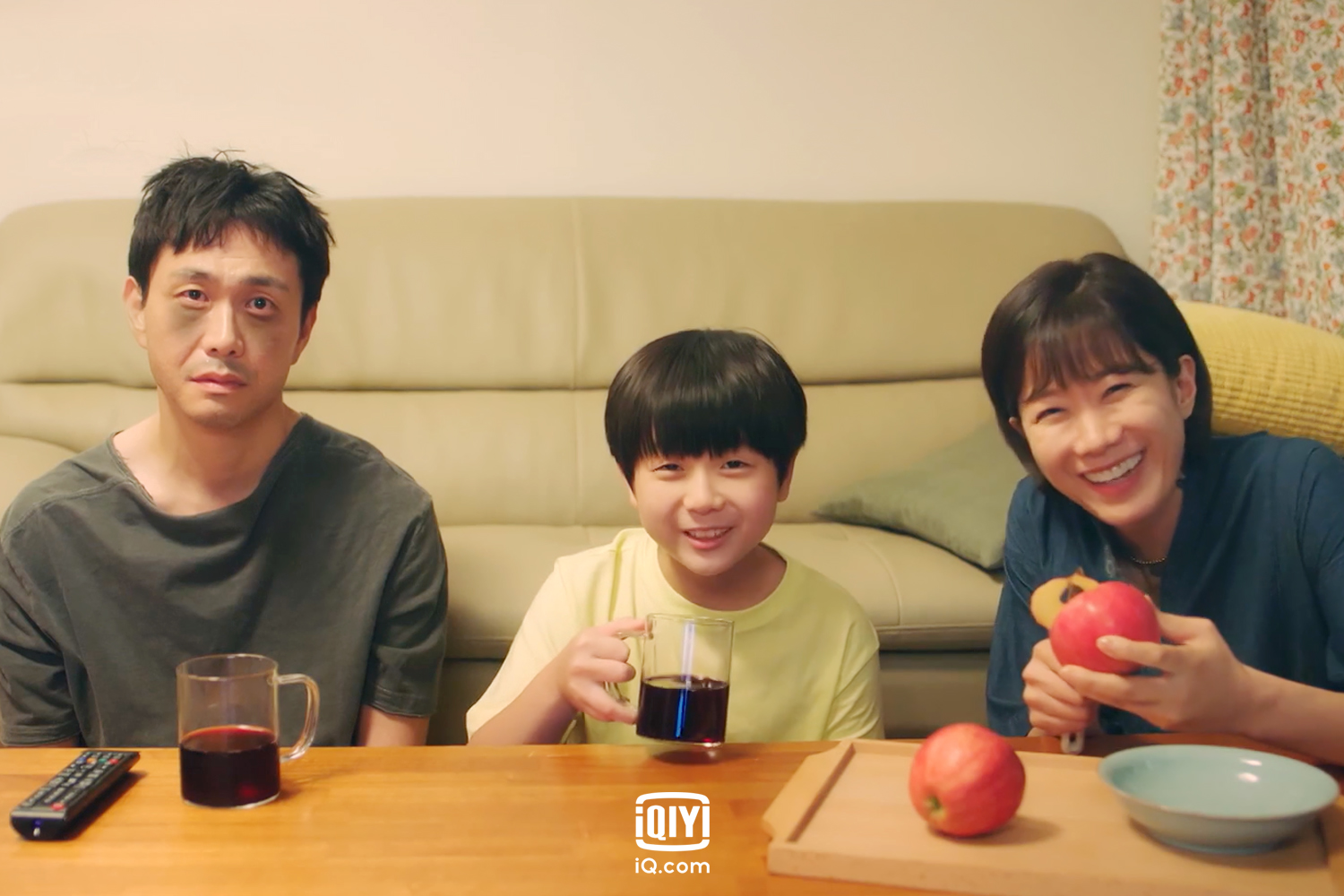 吳正世(圖左至右)、李京勳、田慧振在《Uncle我的魯蛇舅舅》飾演一家人。(圖/愛奇藝國際站提供)