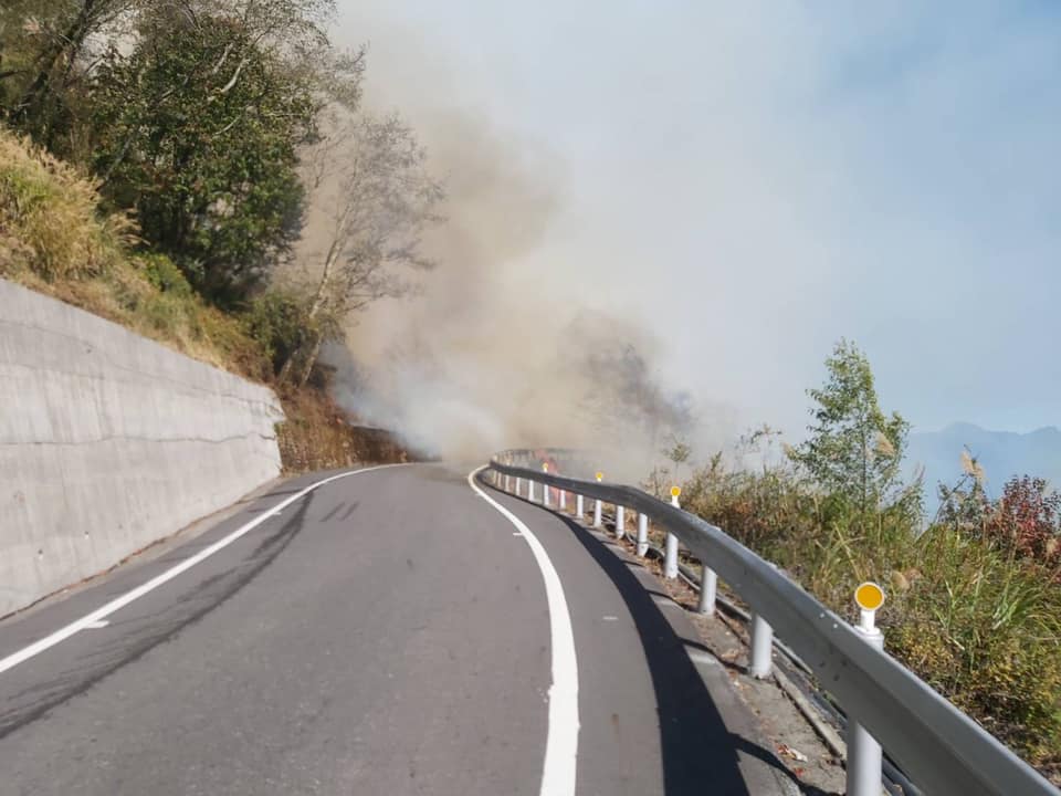 合歡山(9)日發生火燒山意外。(圖/翻攝自「中橫路況交通資訊站」臉書)
