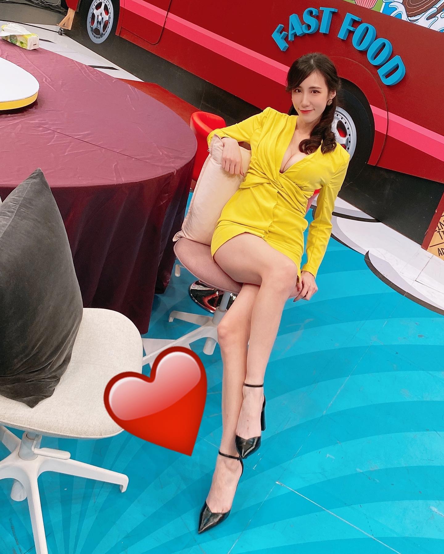 瑤瑤扮演媽媽桑。(圖/翻攝自瑤瑤黃喬歆Facebook)
