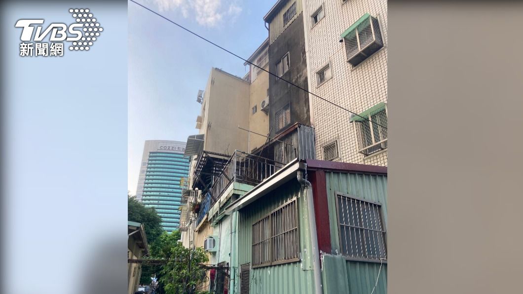 高雄前鎮區崑明街一處民宅,今(9)日下午4時許發生火警。(圖/消防提供)