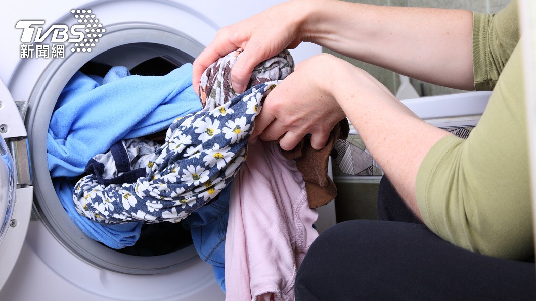 潤髮乳可拿來拯救縮水的衣服。(示意圖/shutterstock達志影像)