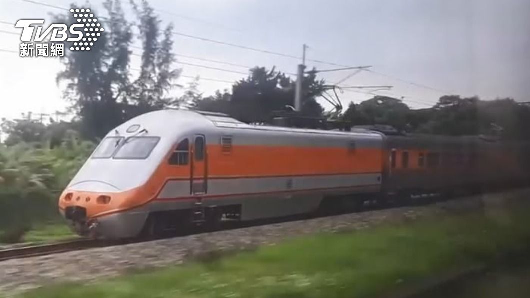 台鐵又出包?太魯閣車頭冒黑煙 旅客瑞穗下車換搭自強號
