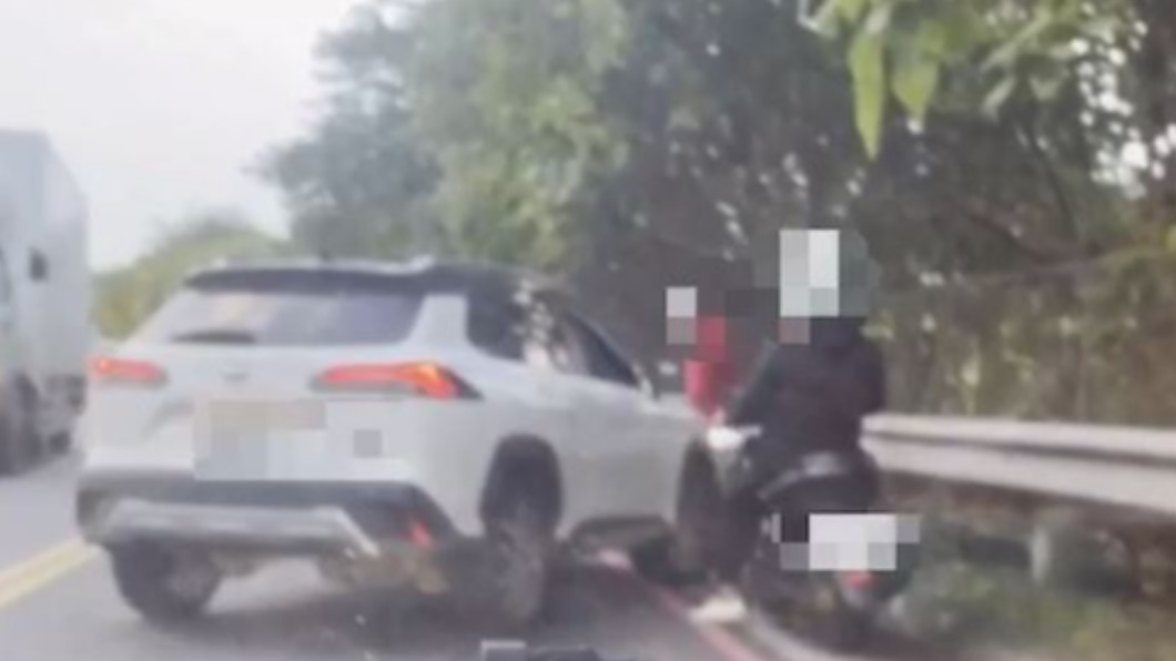 駕駛踹機車。(圖/民眾提供)