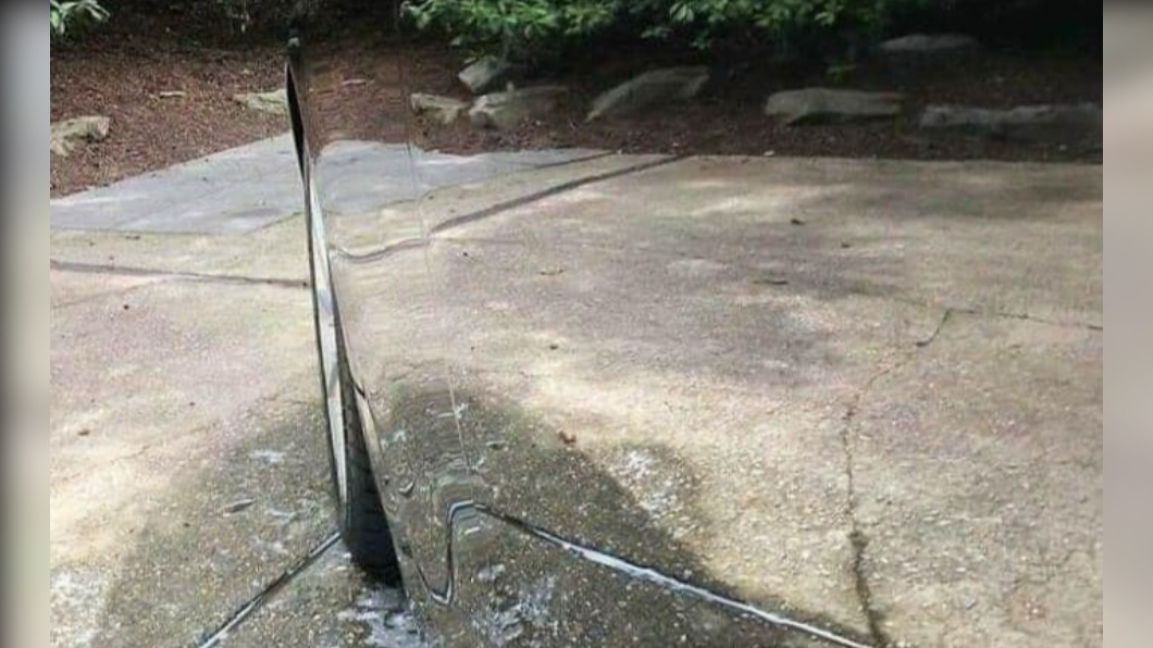 照片必須仔細看才得出是台車。（圖／翻攝自爆廢公社二館Facebook）