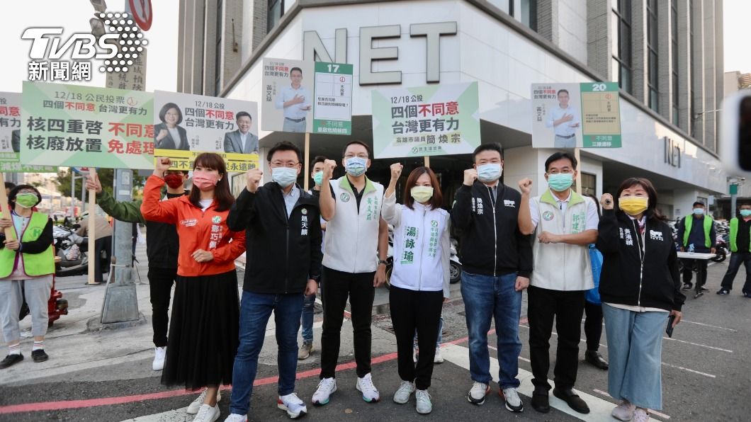 趙天麟率高市議員公投宣講。(圖/中央社)