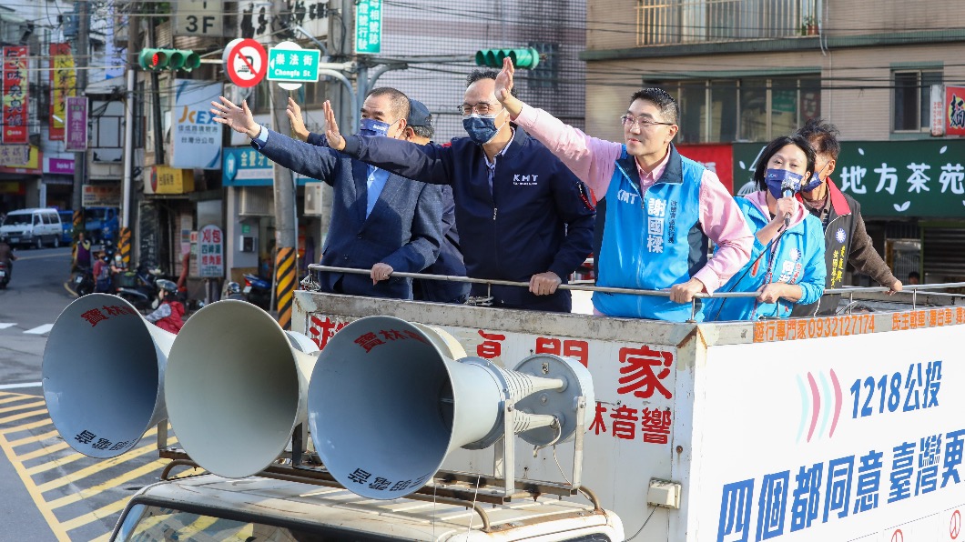 國民黨主席朱立倫與基隆市長擬參選人謝國樑。(圖/國民黨提供)