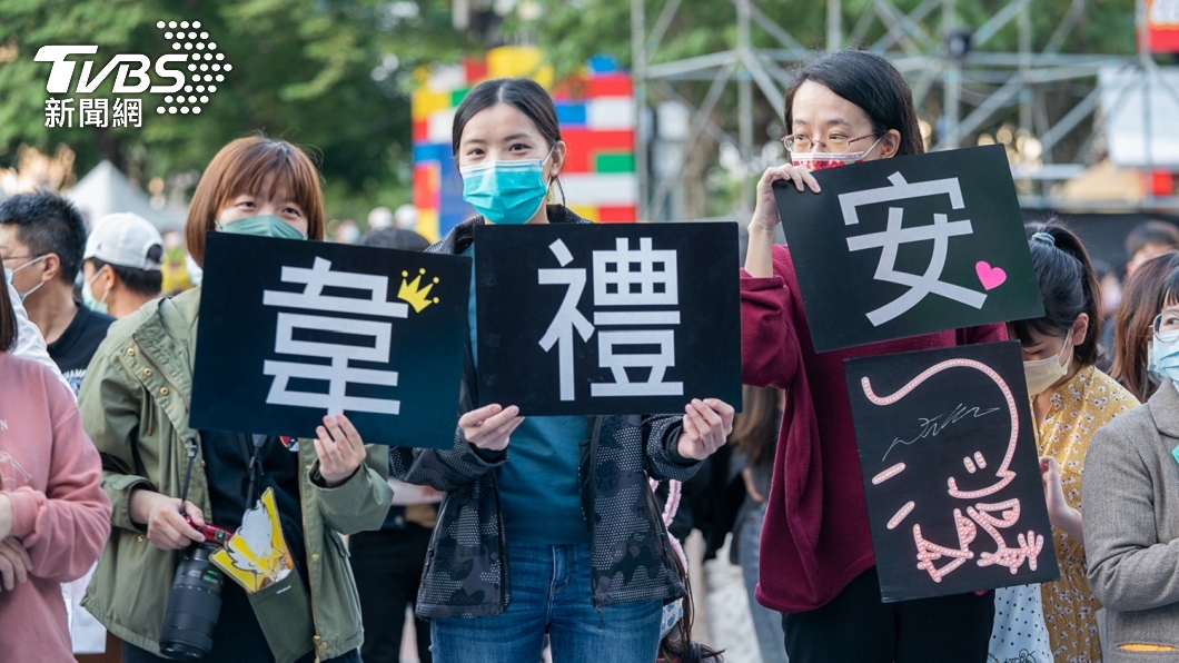韋禮安為《巨星耶誕演唱會》進行彩排，歌迷在台下守候。（圖／新北市政府提供）