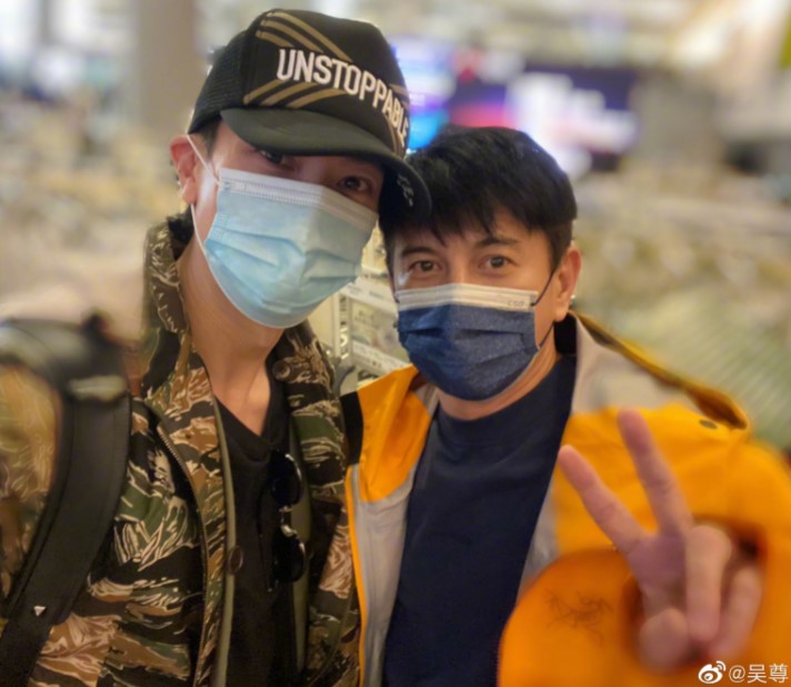 吳尊與吳奇隆合照。（圖／翻攝自微博）