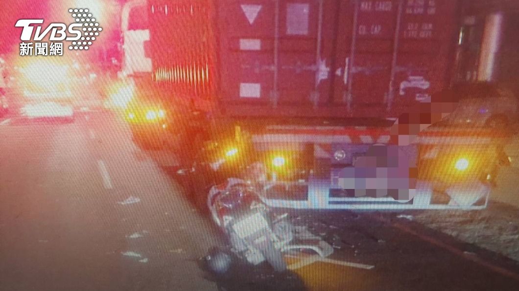 聯結駕駛深夜違停上超商 騎士A上車尾倒地送醫