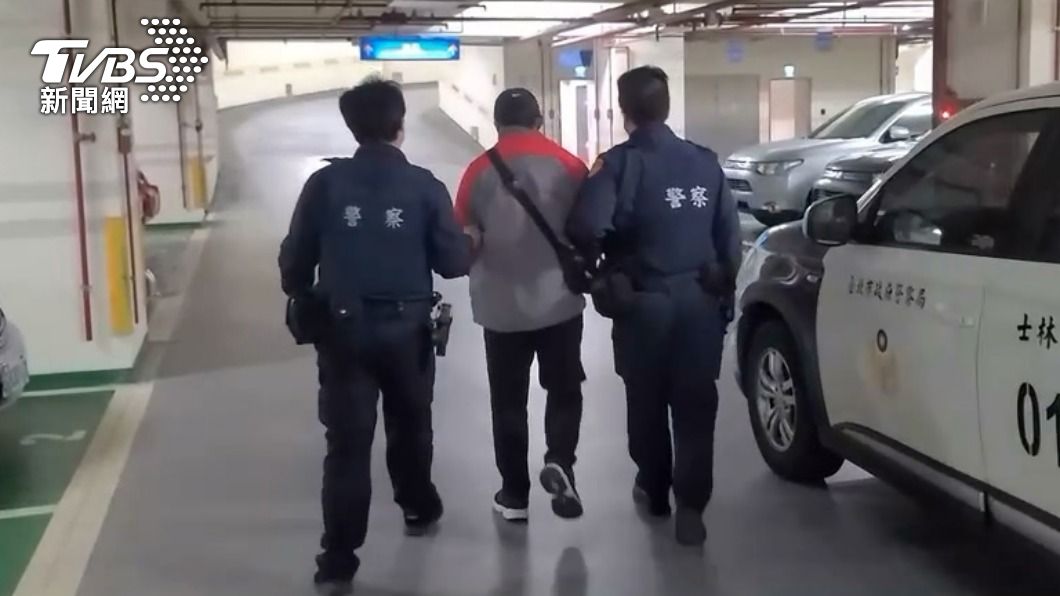 犯嫌被警方帶回偵訊。(圖/TVBS)