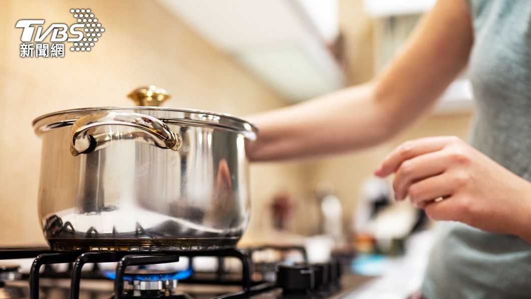 行家透露,主要依食材是否需燉煮來決定加蓋與否。(示意圖/shutterstock達志影像)