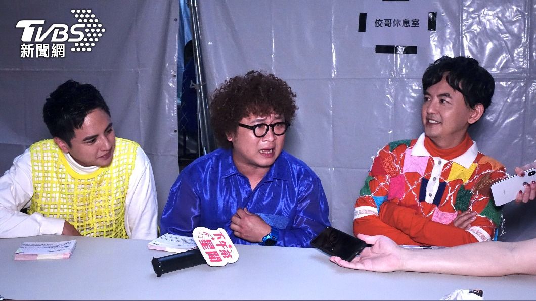 納豆偕黃子佼、曾子余一同主持。(圖/TVBS)
