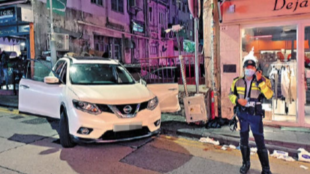 中環卑利街發生恐怖車禍。（圖／翻攝自微博）