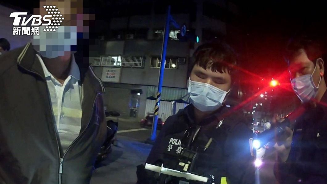 好友喝酒聚餐完,相揪騎車回家,遭警方攔查雙雙送辦。(圖/警方提供)