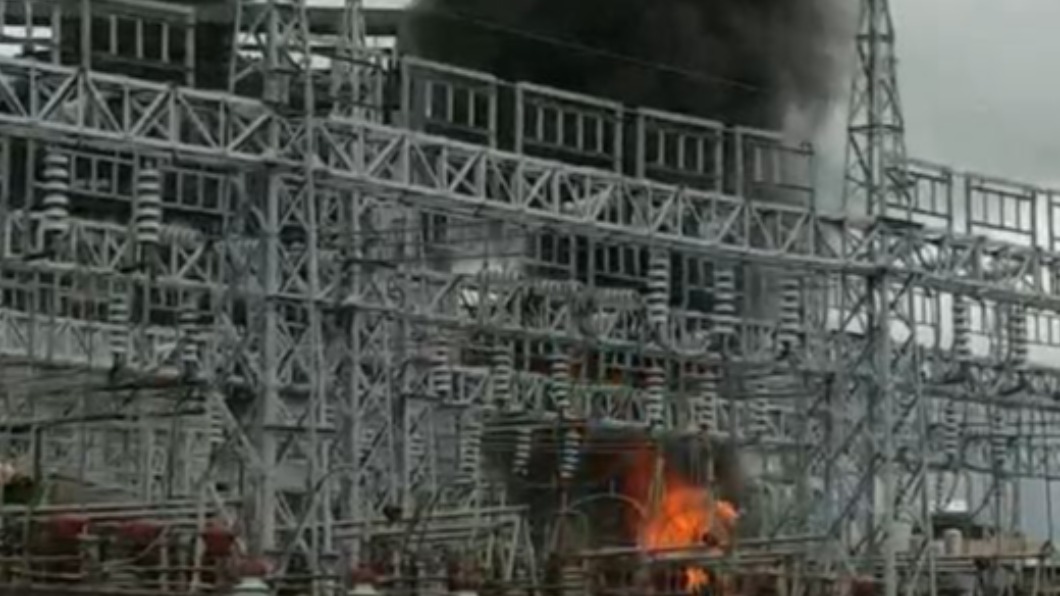 台北一次變電所設備故障起火。（圖／民眾提供）