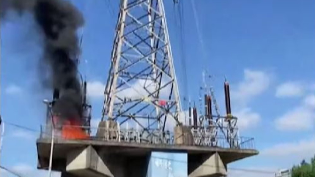 該處電塔5天前才起火燃燒。(圖/翻攝自記者爆料網)