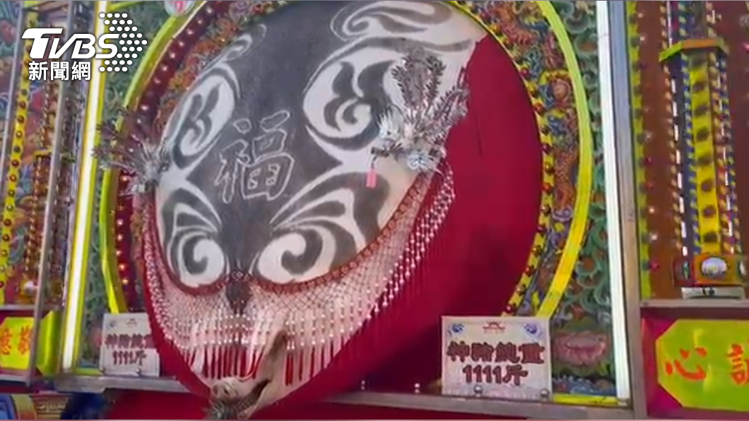 1111台斤神豬今(12)日子時敬獻天公,讓建醮大典邁入最高潮。(圖/TVBS)