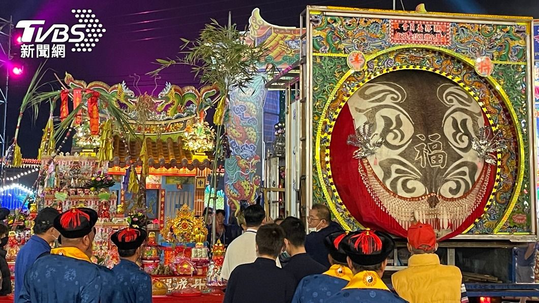 1111台斤神豬今(12)日子時敬獻天公,讓建醮大典邁入最高潮。(圖/TVBS)