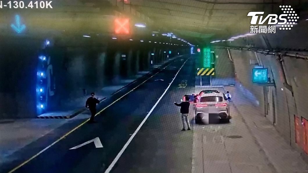 多想跳?法拉利、BMW違停蘇花改隧道 2男下車狂熱舞