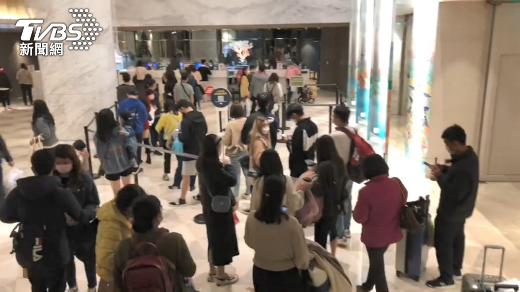 飯店大廳被擠爆! 業界曝詭異癥結點:時薪400請嘸人
