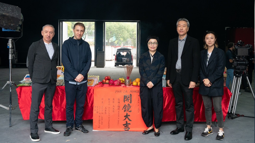 左起法國在台協會主任公孫孟、導演哈希德阿米、文策院董事長丁曉菁、監製馬天宗、製片馬君慈。（圖／馬氏影業提供）
