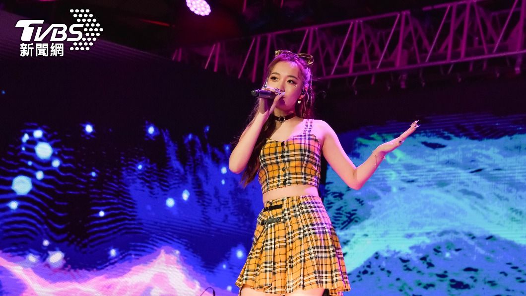R&B小天后Julia吳卓源演唱多首歌曲,氣氛炸裂全場。(圖/新北市政府提供)