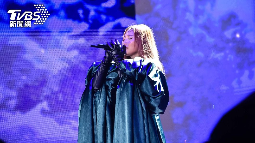 首次參與巨星耶誕演唱會的A-Lin,演唱新歌《盡情旋轉》。(圖/新北市政府提供)