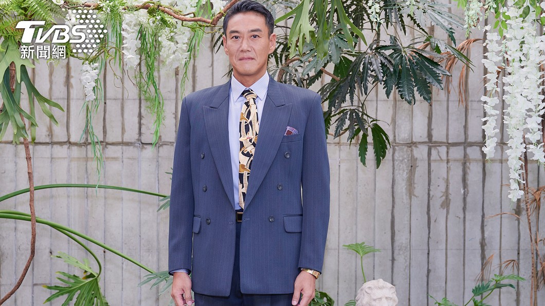 加賀美智久飾演日式酒店常客。(圖/Netflix、百聿數碼提供)