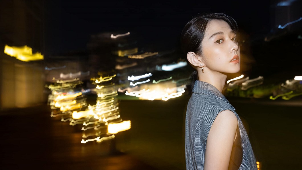 邵雨薇散發空靈文藝的氣質。(圖/翻攝自邵雨薇Facebook)