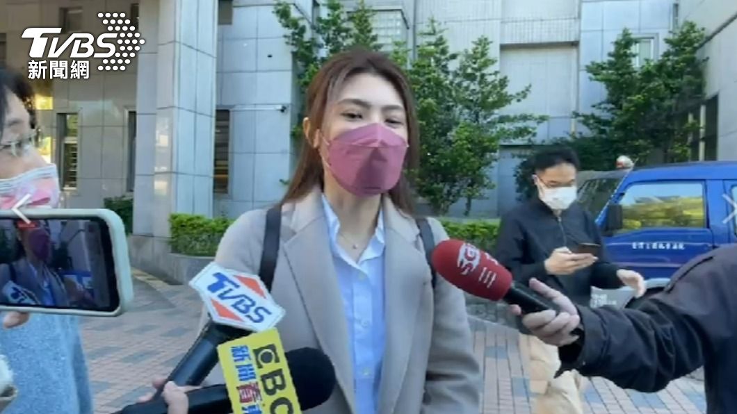 理科太太今早現身家事法庭與John協議離婚。(圖/TVBS)