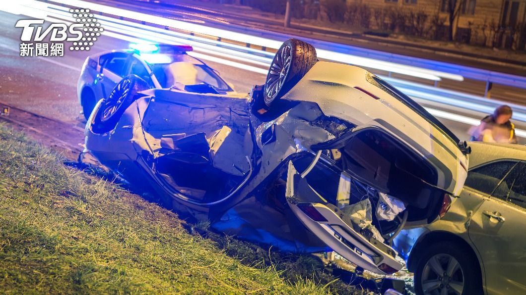 匈牙利邊境發生移民車輛翻覆事故。（示意圖／shutterstock達志影像）