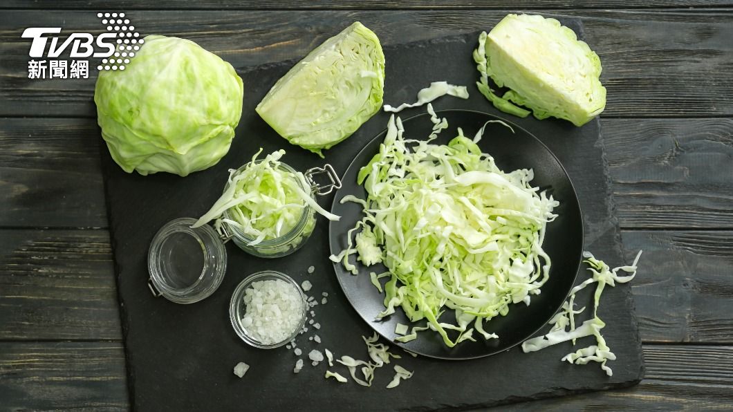高麗菜可舒緩胃部不適症狀。(示意圖/shutterstock 達志影像)